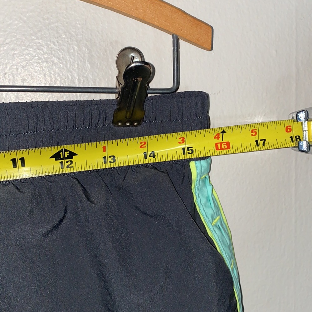 🎱Under Armour athletic shorts! - Picture 4 of 8